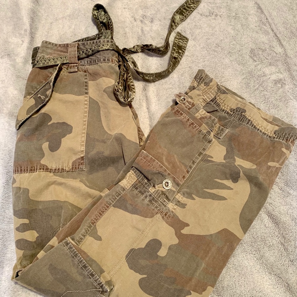Abercrombie & Fitch Camo Cargo Pants Size: 0